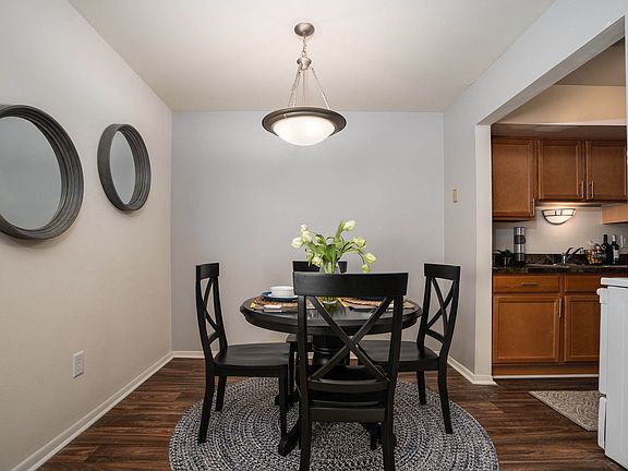 Cozy dining room space in Drawbridge Apartments East in Harrison Township, MI