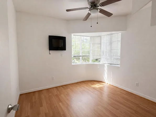 5607 Jackson St APT 10, Houston, TX 77004