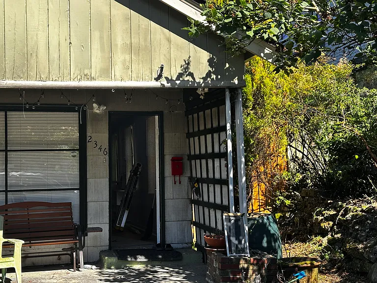 2346 Broadway E — Photo 1
