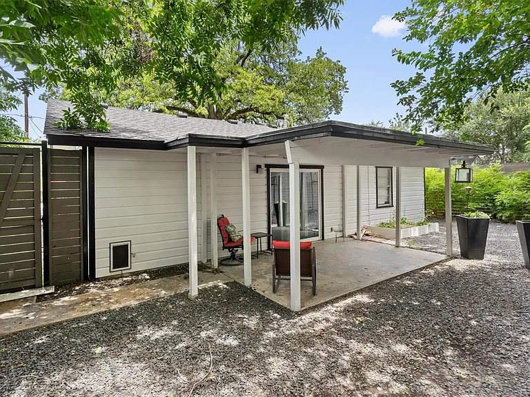 1175 San Bernard St — Photo 31