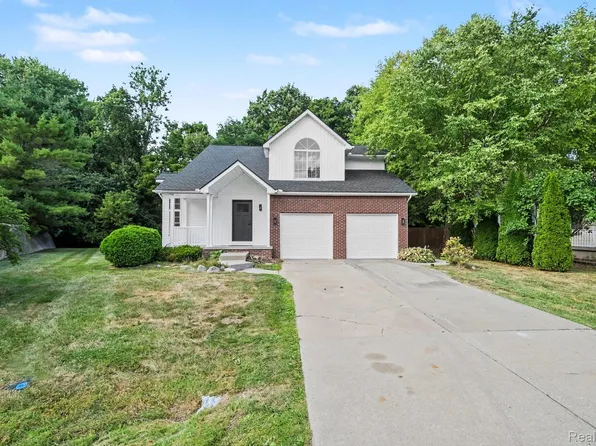 4429 Meadowlane Ct, Burton, MI 48519