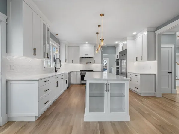 1-1A Highland Way, Burlington, MA 01803