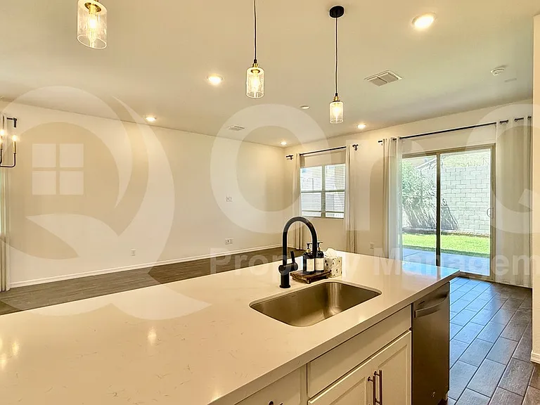4437 W Mountain Laural Dr — Photo 7