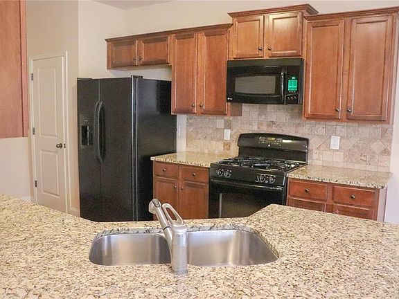 4th image of 240 Ascott Ln #240