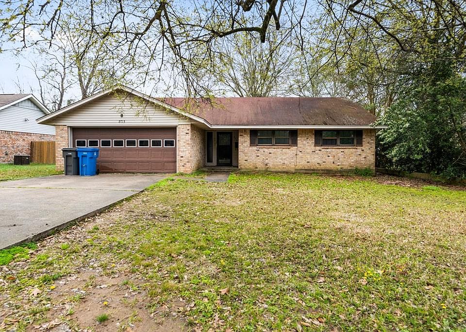 1st image of 805 Southwood Dr