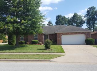 3774 W Village Ter, Springfield, MO 65810
