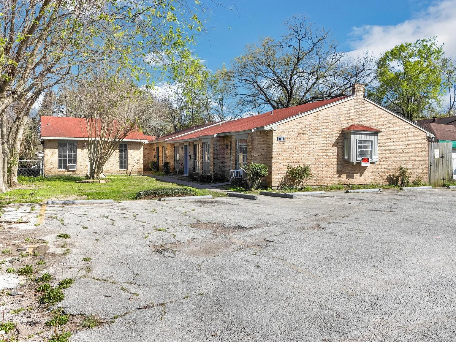 6815 Beachwood St — Photo 3