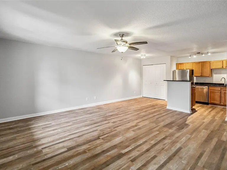 320 Black Oak Ct #107 — Photo 7