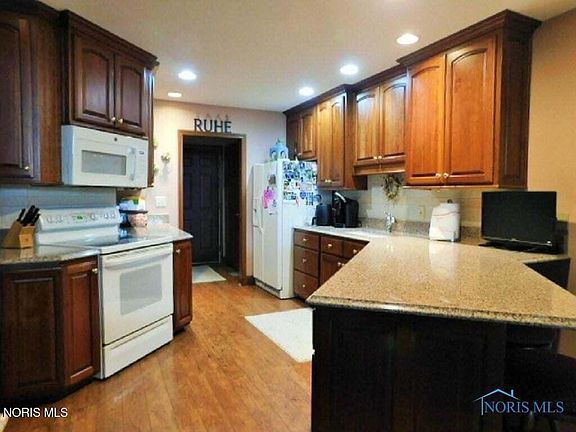 3rd image of 304 Oakview Dr