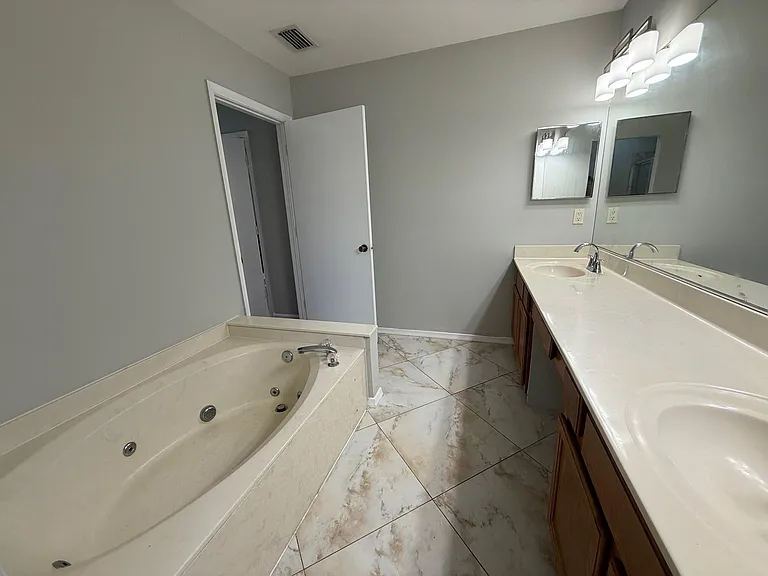 22492 Middletown Dr — Photo 13