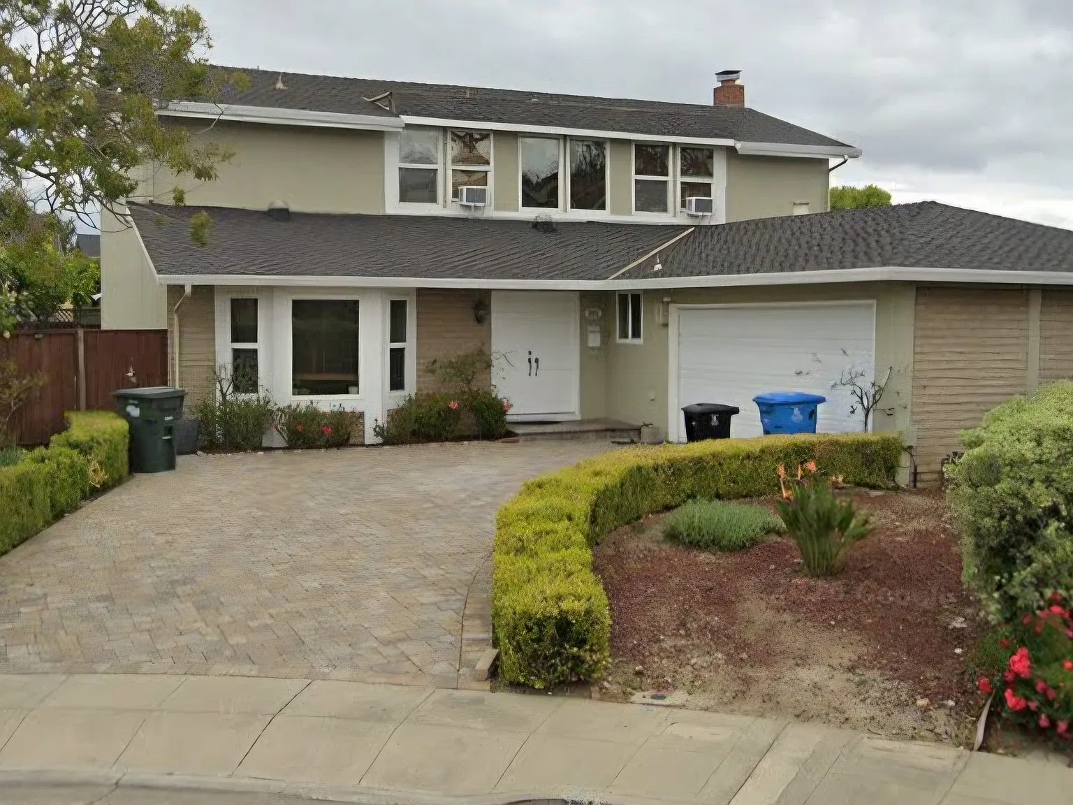 4 bed, 2450 sqft, $7,800 — Photo 1
