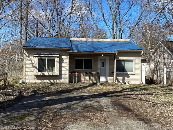 2680 Mott Ave, Waterford, MI 48328