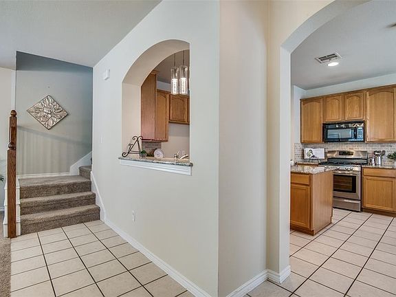 4th image of 937 Wenk Ct