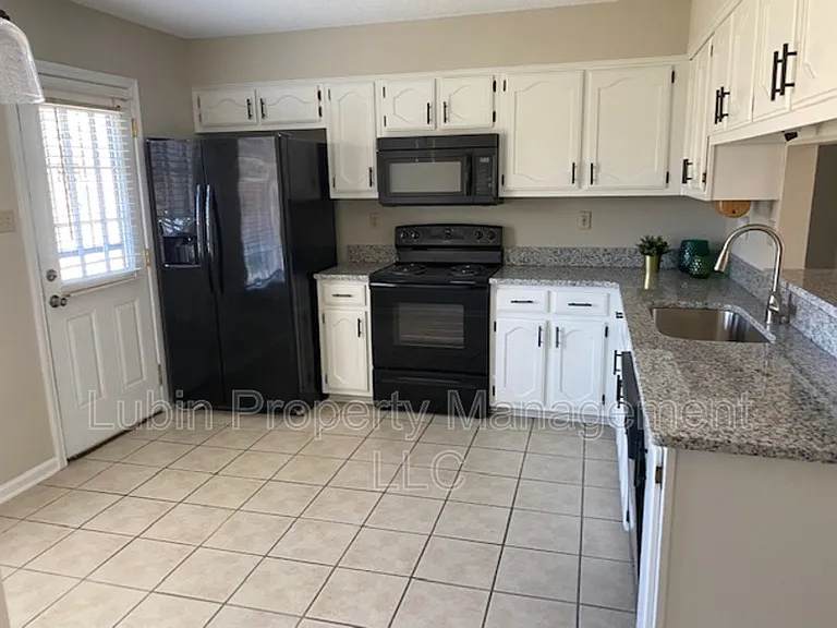 1815 Black Bear Cir E — Photo 3