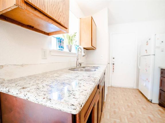 4th image of 1711 Brickarbor Dr