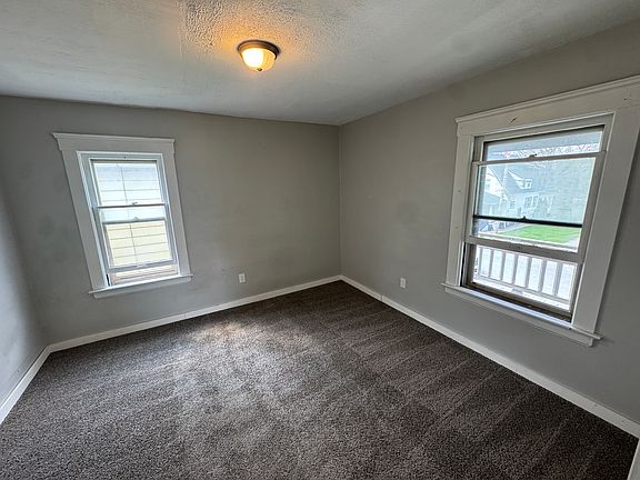 4th image of 842 Wayside Rd