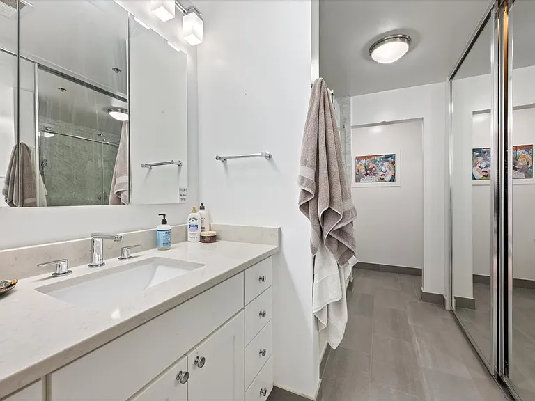 300 W Grand Ave #307 — Photo 12
