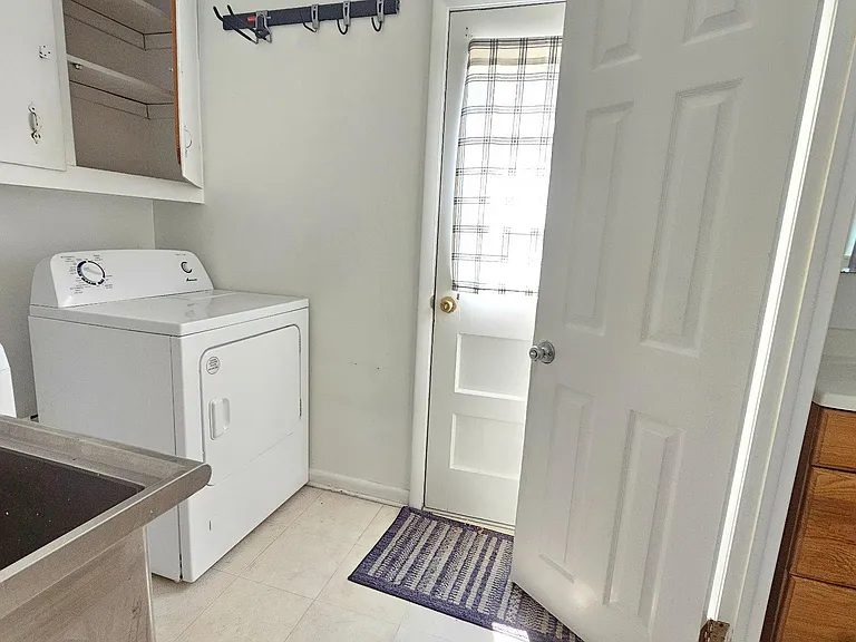 328 Rees Dr — Photo 16