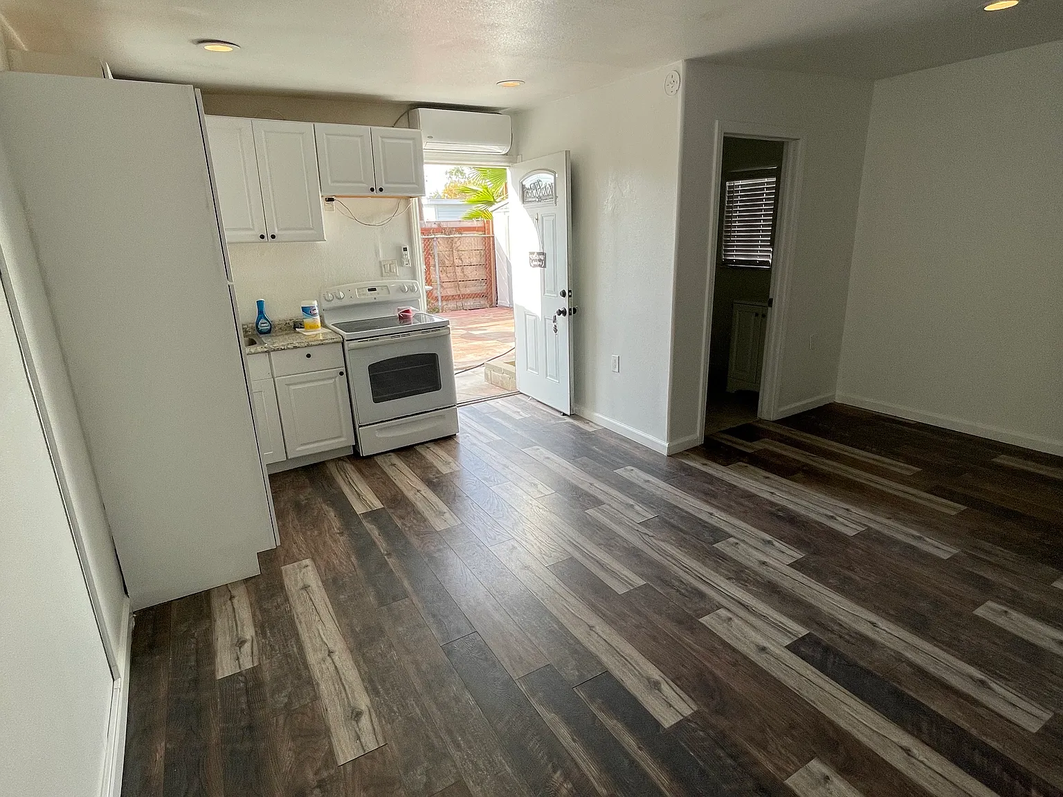 Studio, 230 sqft, $1,700 — Photo 3