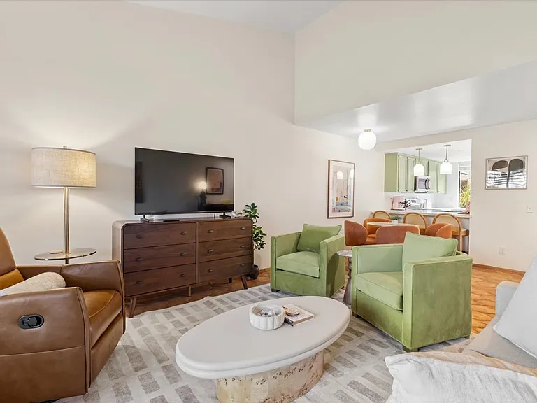 44 Malaga Dr — Photo 15