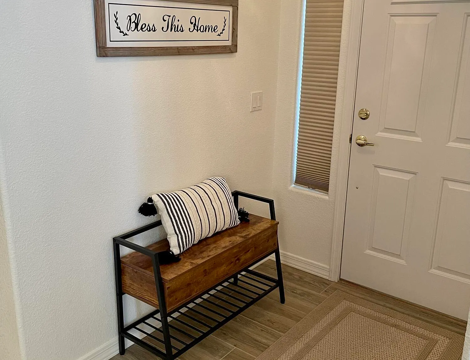 3 bed, 2.0 bath, 1347 sqft, $2,400 — Photo 3
