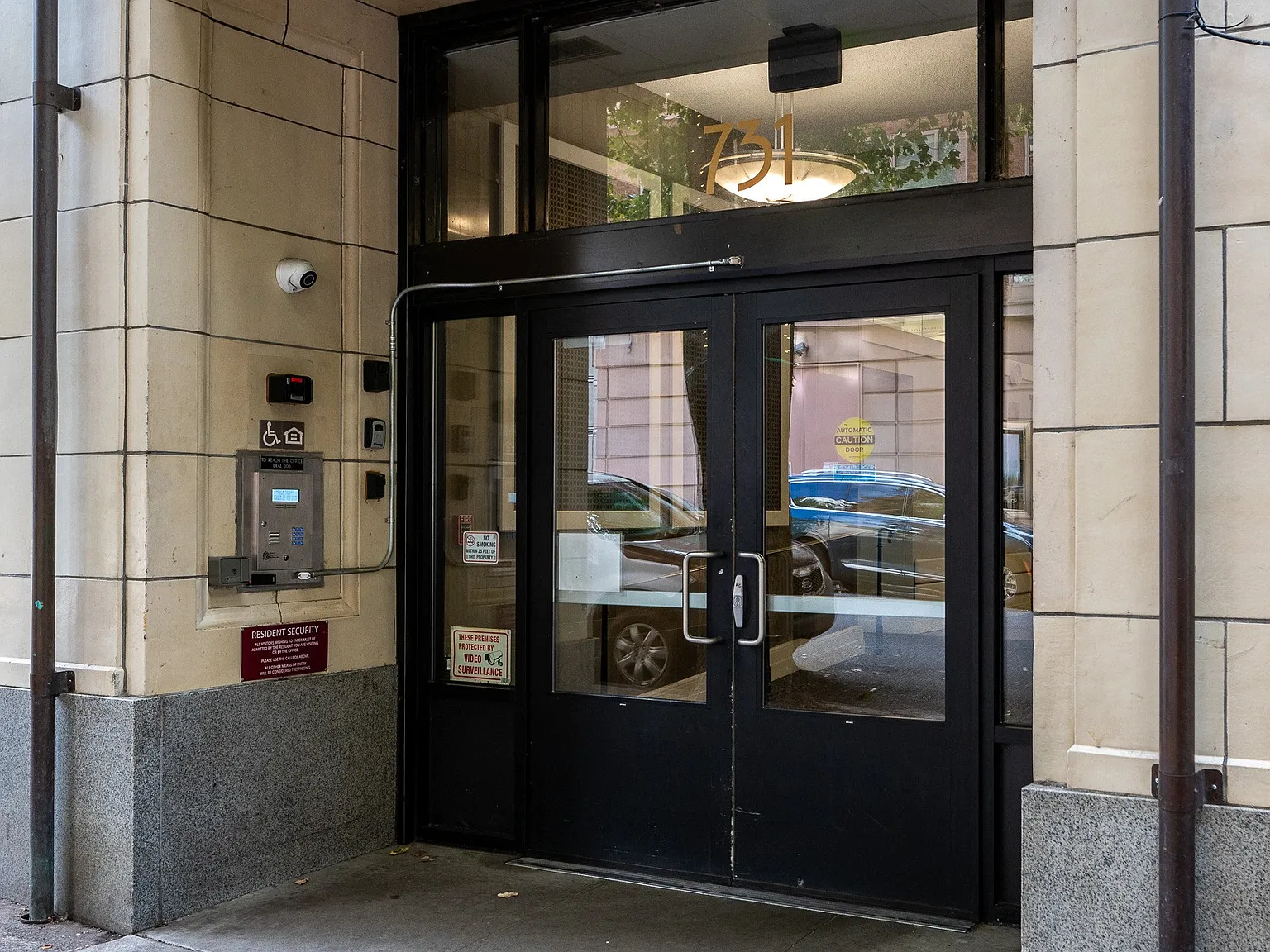 Park Tower Apartments — Photo 3