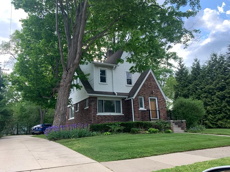 1017 Oakridge Ave #UPPER — Photo 1