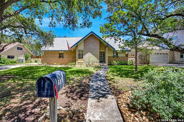 4 bed, 2.0 bath, 2068 sqft, $2,100 — Photo 1