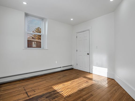 5th image of 139 E Haverhill St