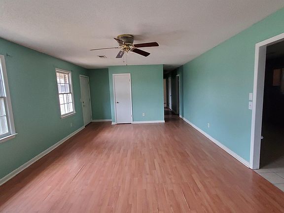 3rd image of 112 Tres Dr