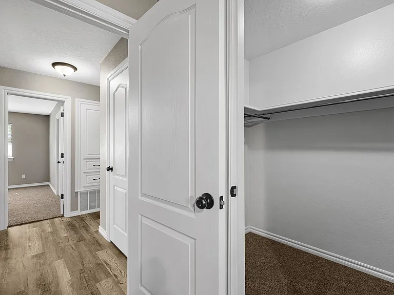 6943 NW Eisenhower Dr — Photo 29