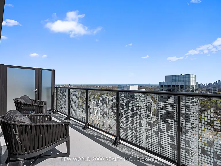 101 Roehampton Ave #411 — Photo 18