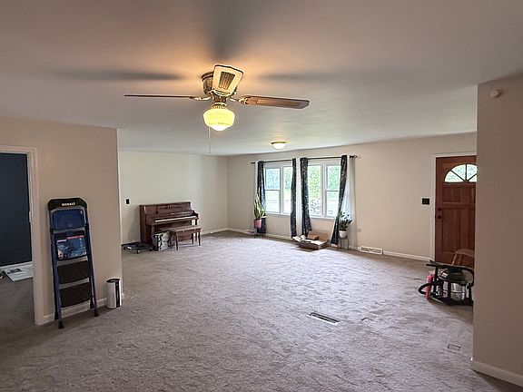 3rd image of 102 Fairfield Rd W