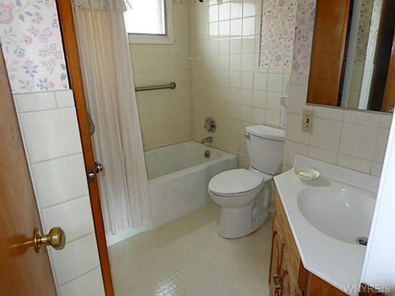 4th image of 247 Forbes Ave