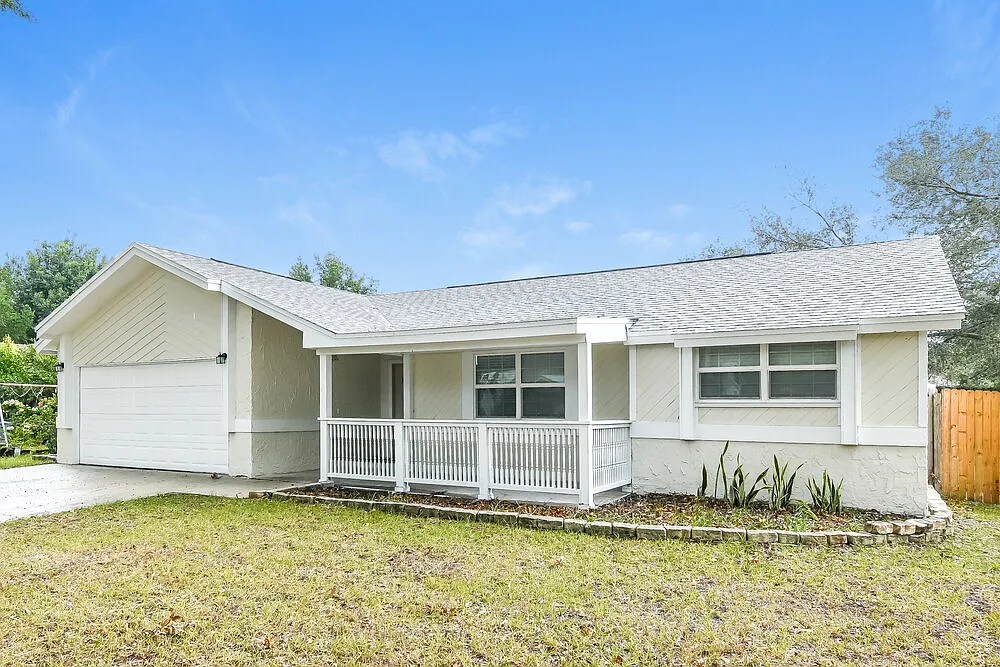 3 bed, 2.0 bath, 1432 sqft, $3,590 — Photo 3