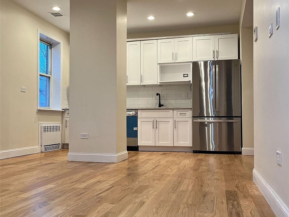 1st image of 28 Tulip Ave