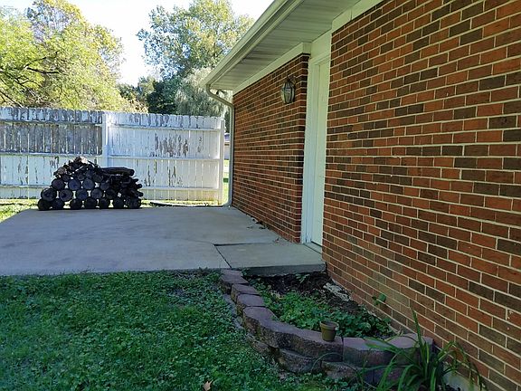 2nd image of 6752 English Oak Dr