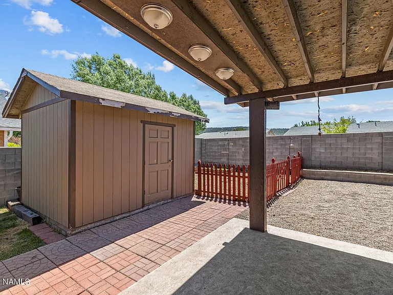 1061 W Morse Ave — Photo 13
