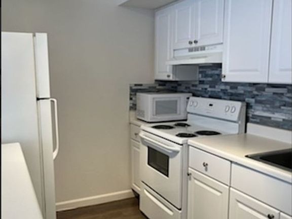 5th image of 1632 E Cambridge Ave #8