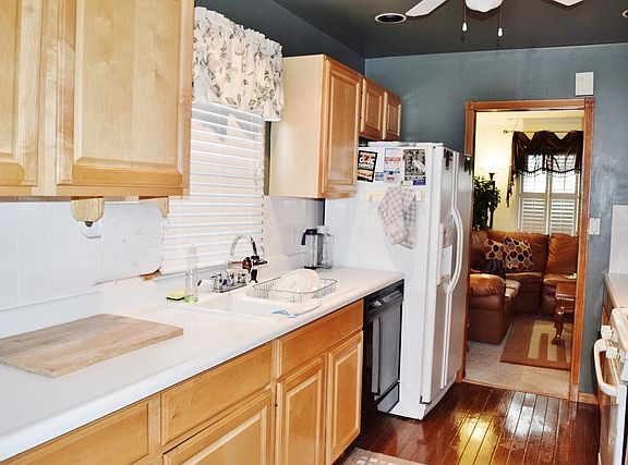 5th image of 710 Ellwood Ave