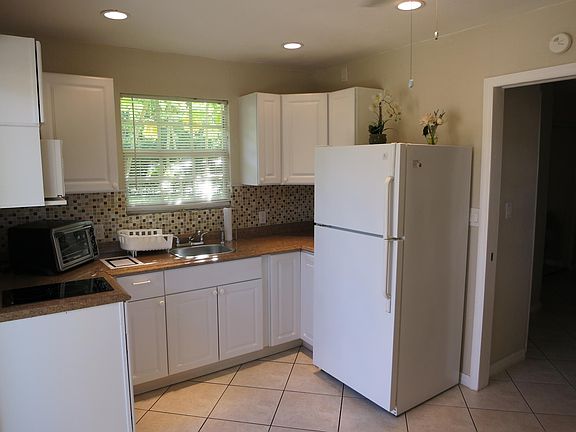 2nd image of 2630 Madison St #2