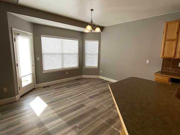 4th image of 1025 Dry Creek Ct