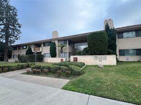 740 W Huntington Dr, Arcadia, CA