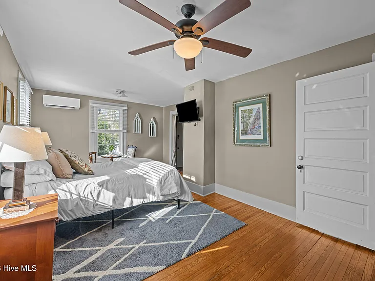 411 George St #2 — Photo 14
