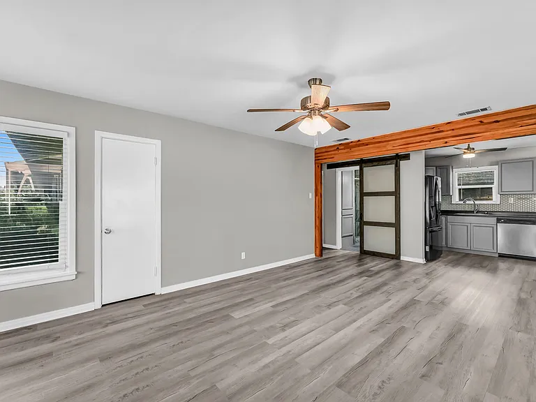 1220 S Lamar St — Photo 4