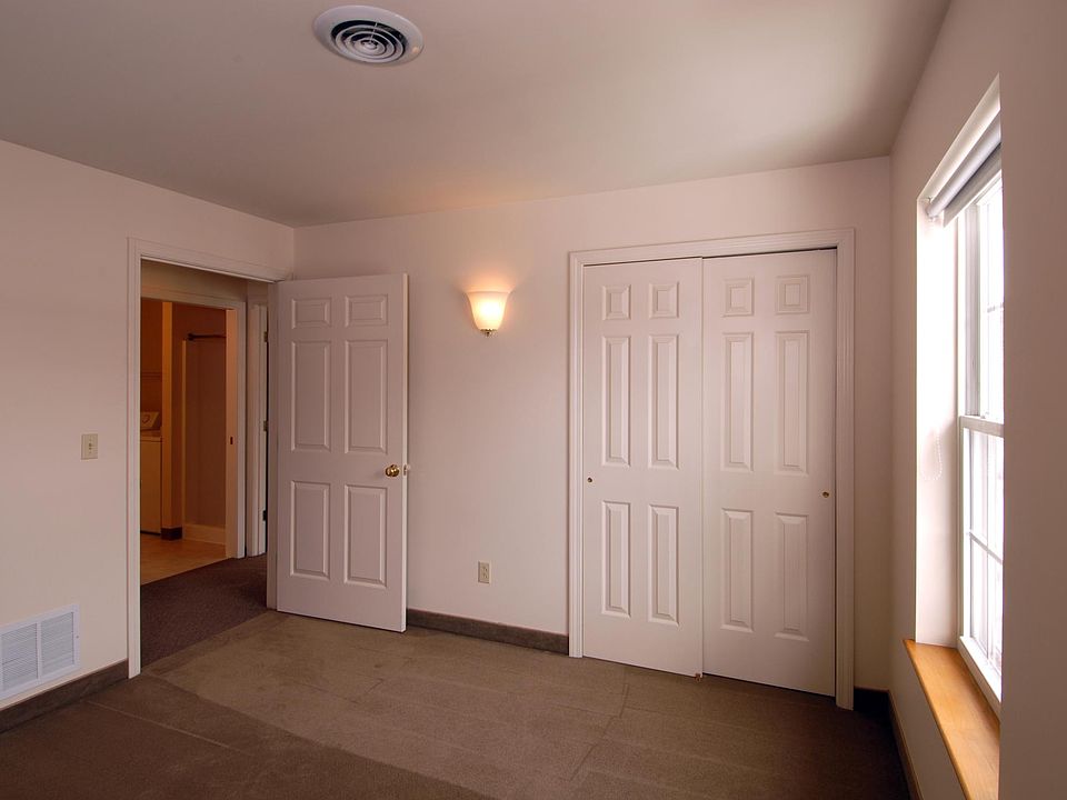 2nd image of 629 Hinesburg Rd APT 103