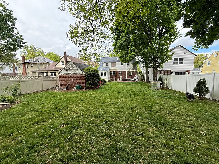 261 Elm Ave — Photo 2