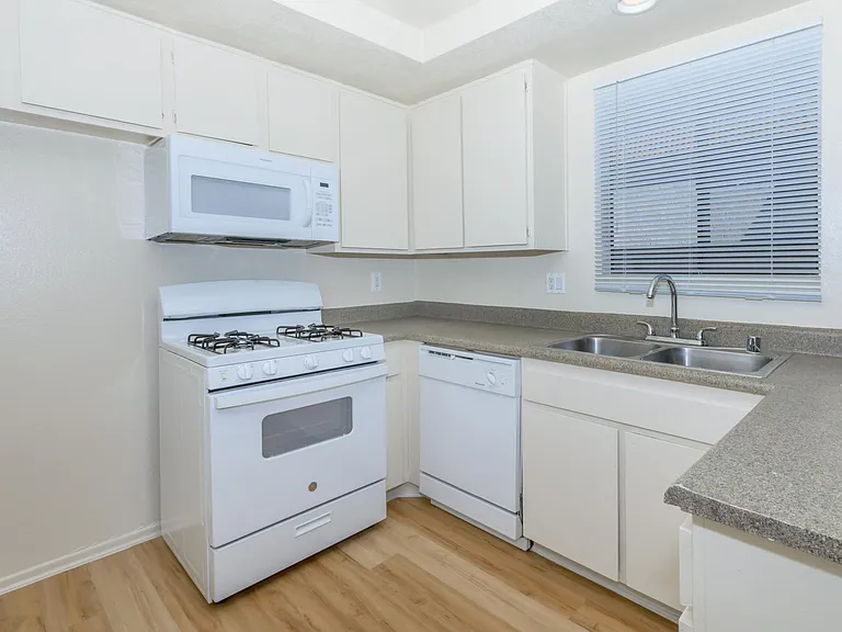2 Bed 2 Bath Townhome Kitchen