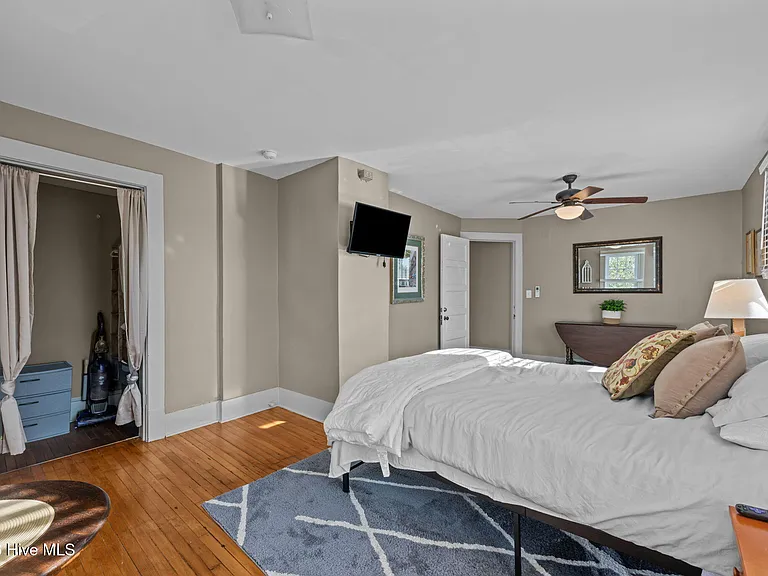 411 George St #2 — Photo 15