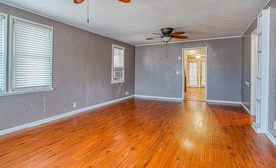1st image of 813 N Burford Ave